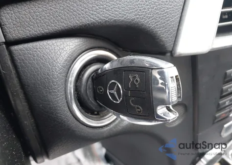 2013 Mercedes-Benz C 250 z USA, uszkodzony, nr VIN WDDGJ4HB7DG045268